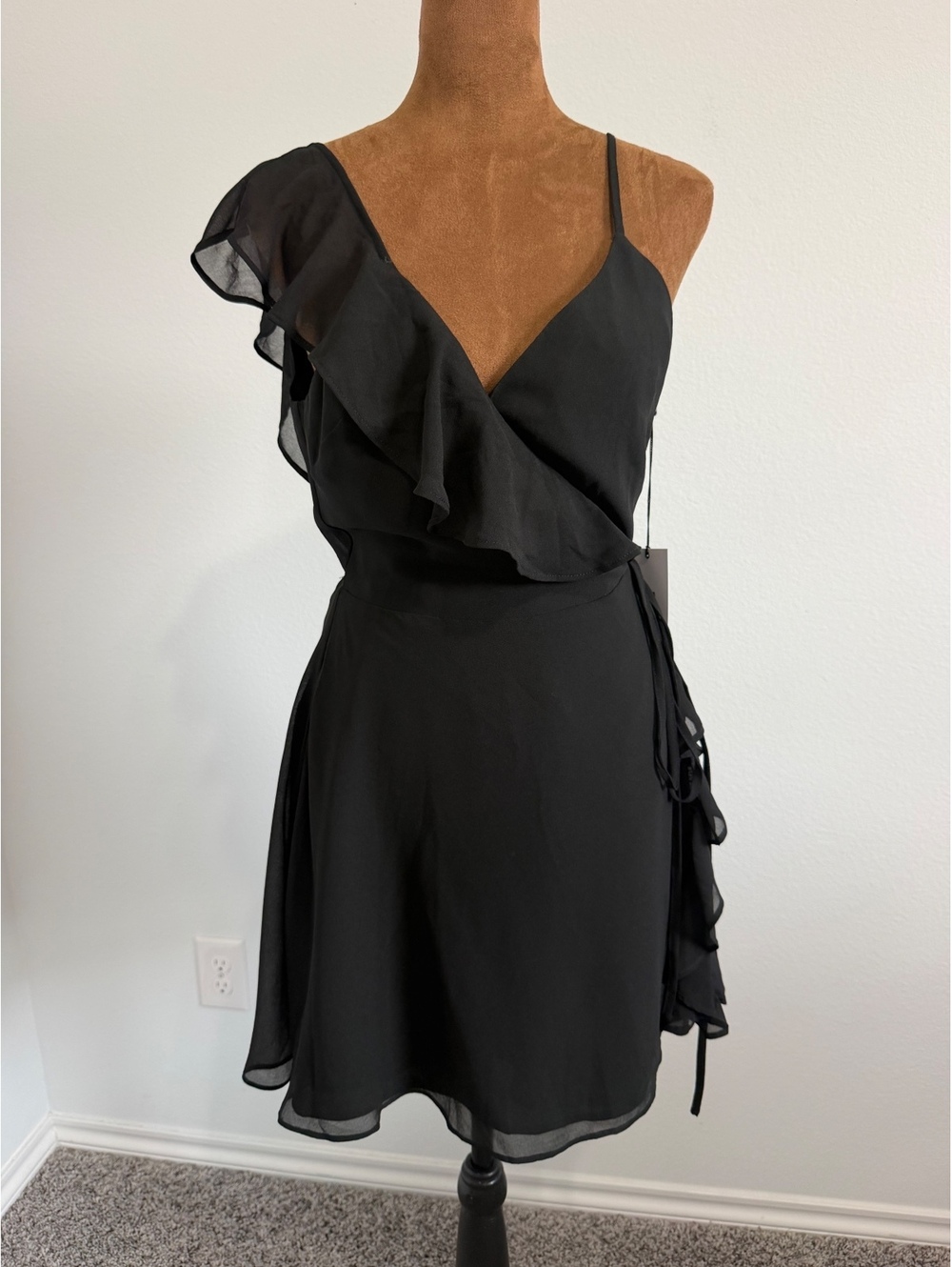 LPA NWT Sleeveless Ruffled V-Neck Wrap Black Mini Dress Women's Size M